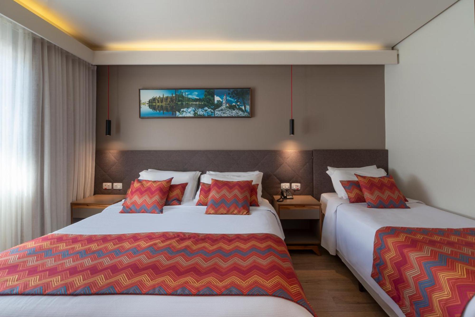 Hotel Laghetto Stilo Centro Gramado Exterior foto Family room