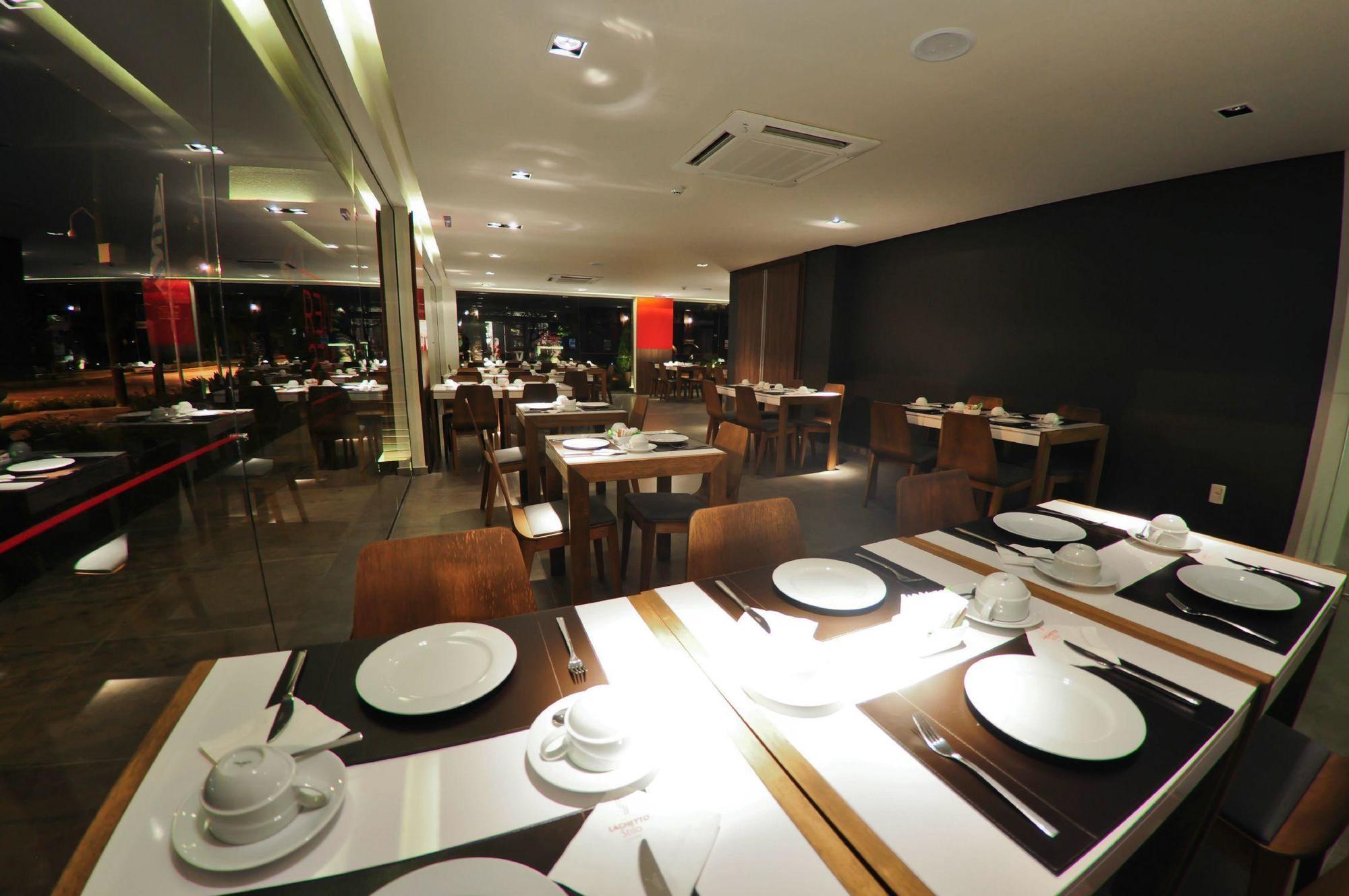Hotel Laghetto Stilo Centro Gramado Exterior foto Interior of the restaurant