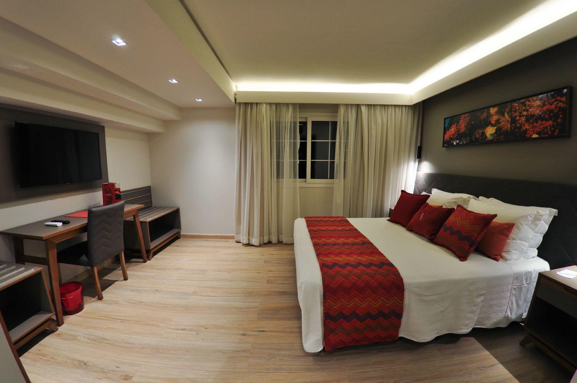 Hotel Laghetto Stilo Centro Gramado Exterior foto A room at the hotel